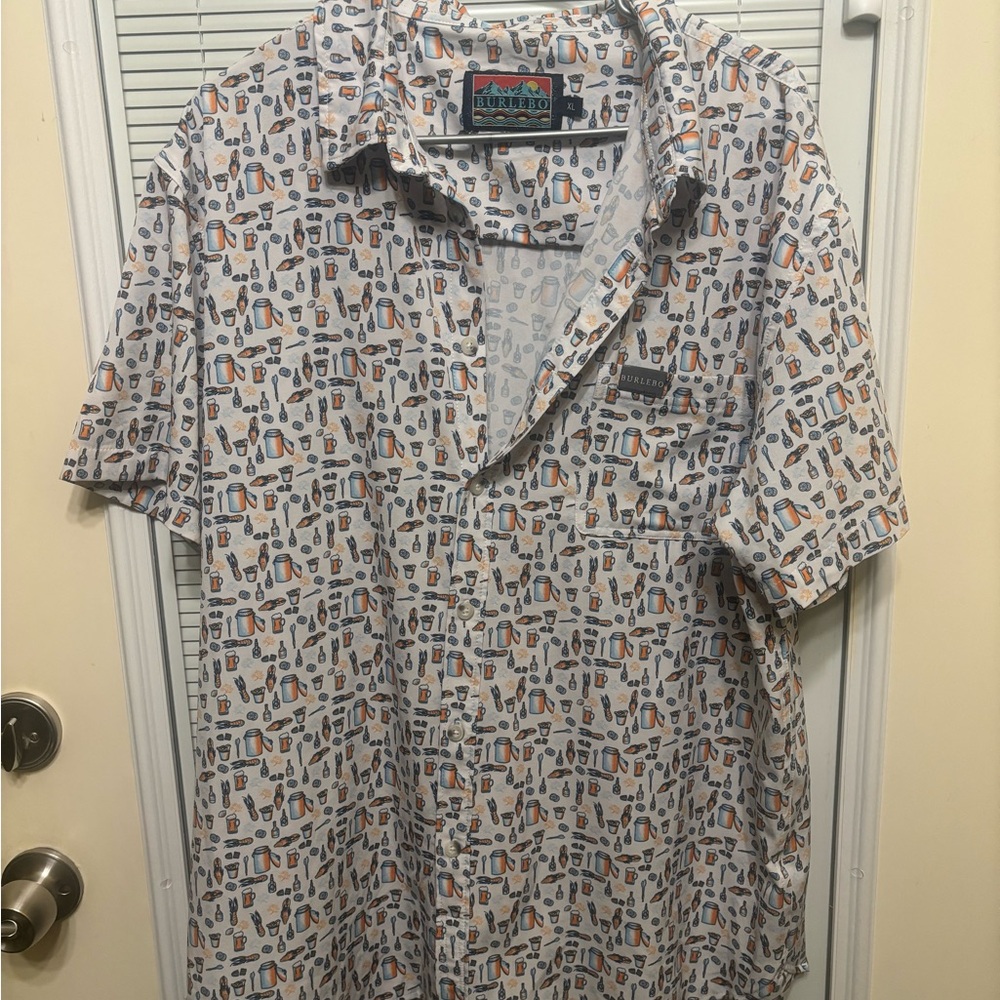 BURLEBO White Short-Sleeve Button-Down with Blue and Orange Drink Print